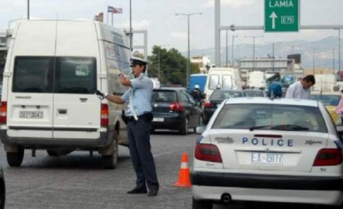 Κηφισός: Τροχαίο ατύχημα με ανατροπή ταξί – Ουρές χιλιομέτρων στην κάθοδο